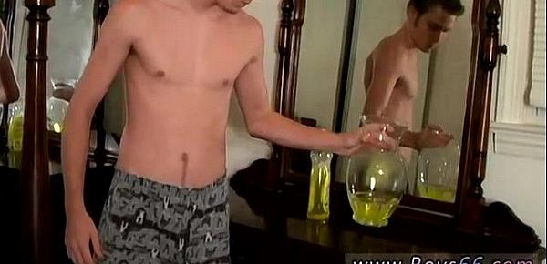  Real teen mobile gay porn Billy Filling A Vase!!!
